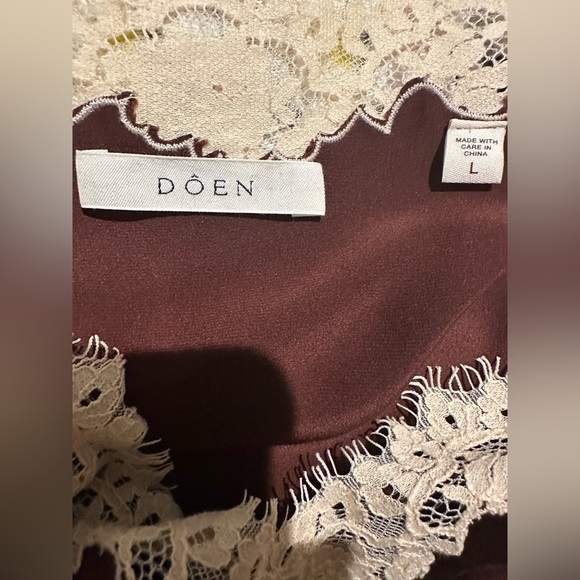 Doen Kira Top in Cafe - Picture 4 of 7